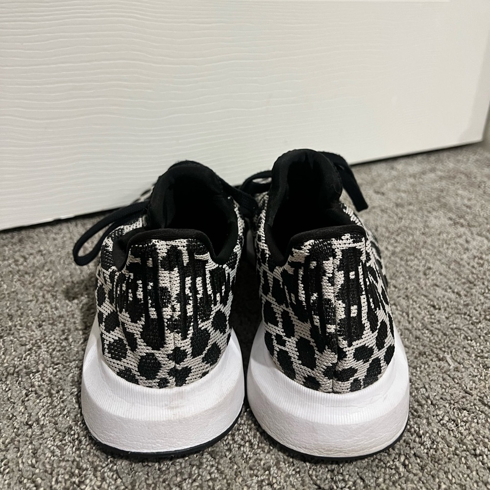 - Adidas swift run cheetah print shoes. - Picture 3 of 3